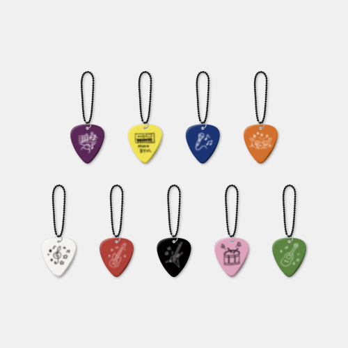 [MOON BYUL] MUSEUM : village of eternal glow – Live House RANDOM PICK KEYRING